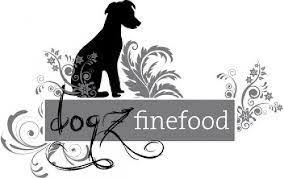 logo producenta karm dla zwierząt domowych dogz finefood. Na logotypie widać obrysowanego psa wraz z rozlinami. Rysowane jakby piórkiem