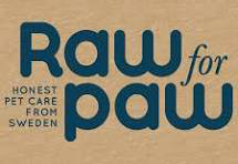 Logotyp. Zielony napis raw for paw na pomarańczowo zółtym tle