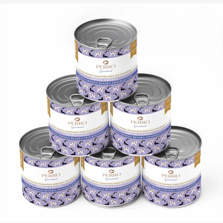 kilka puszek karmy Perro ustawionej w piramidę fioletowe